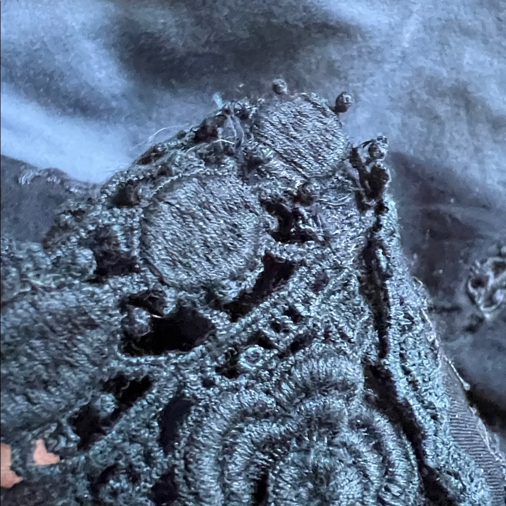 Doen Essie Lace Blouse in Deep Navy - Picture 10 of 10